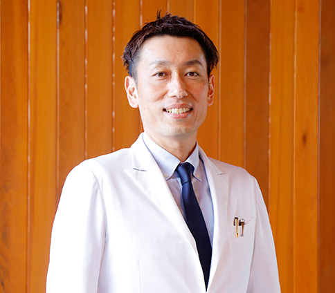 院長 知花 英俊